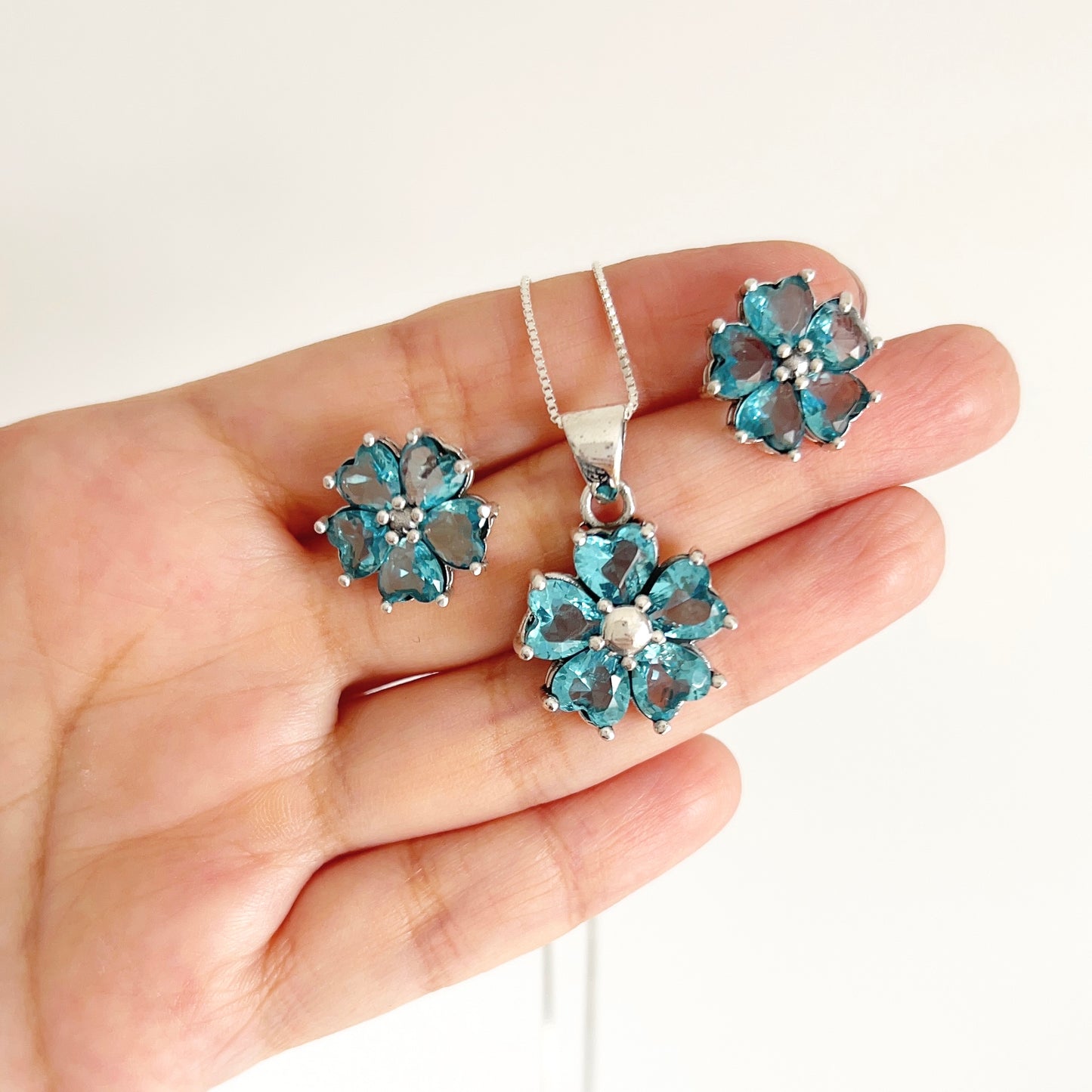 Collar y aretes Sky