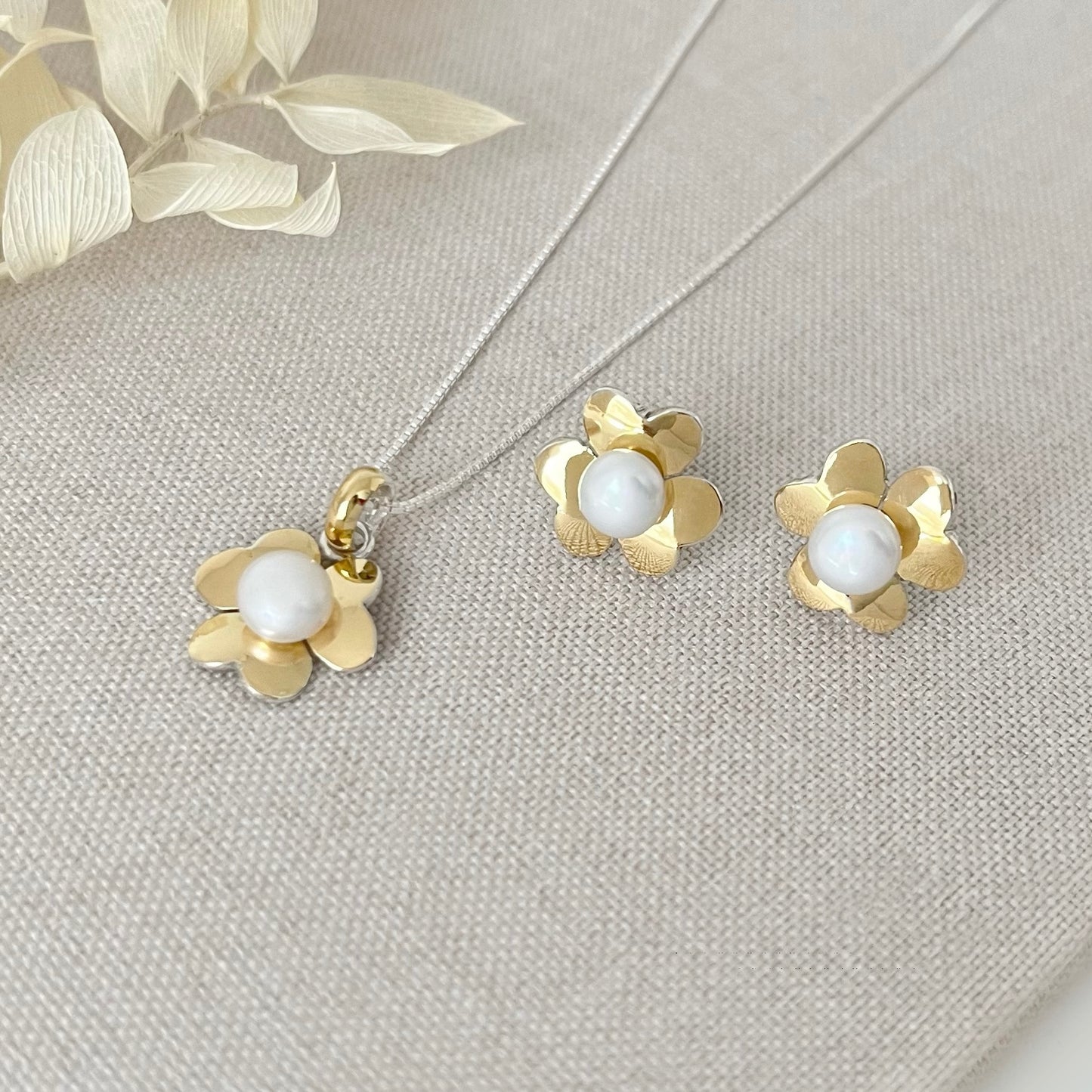 Collar y aretes Flor del Sol